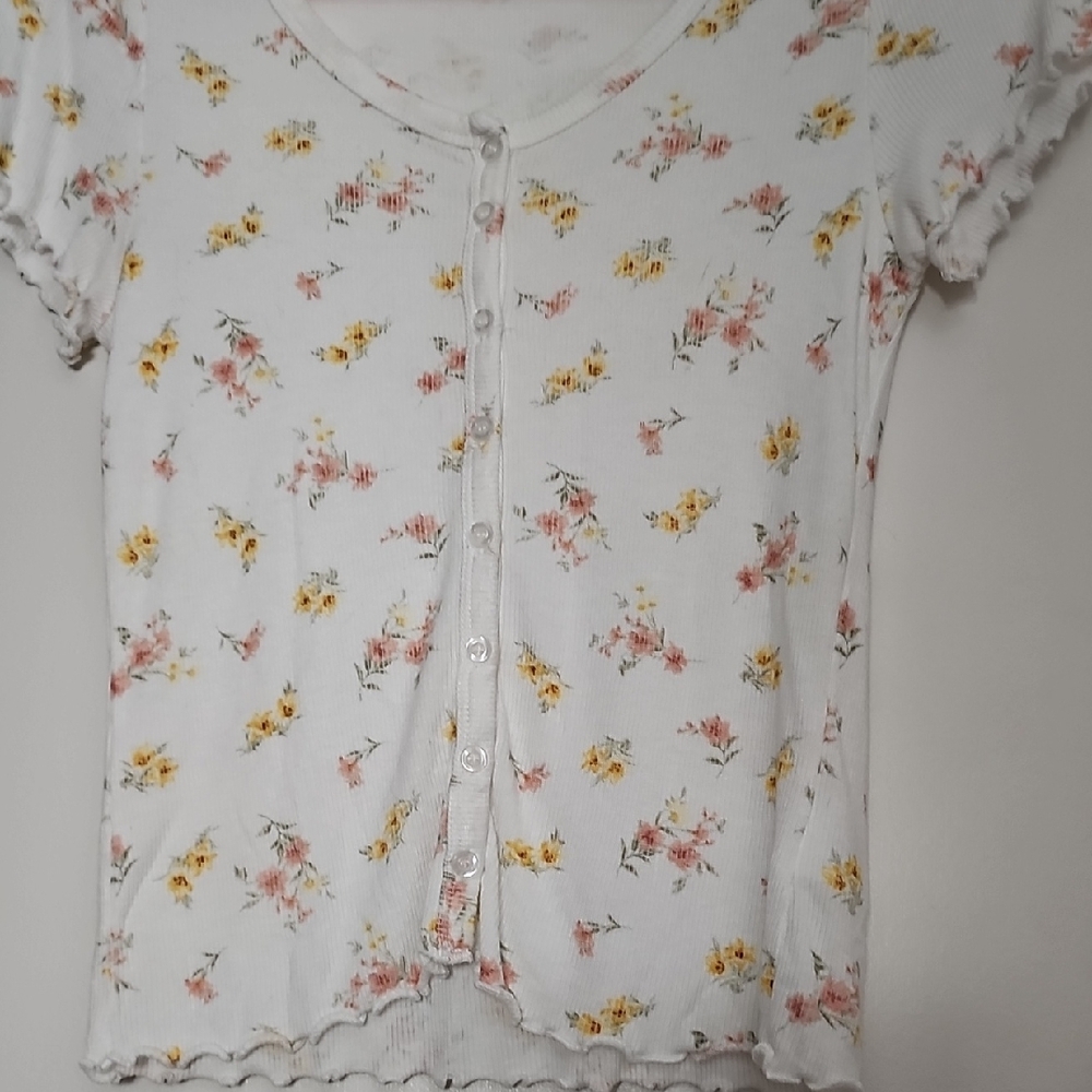 Hippie Rose White Top with Yellow Floral  Accents🌸